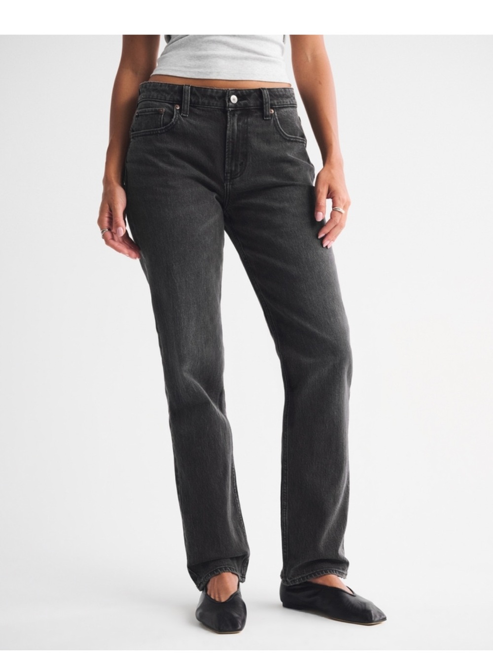 NWT* Mid-Rise 90s Straight Leg Jeans in Washed Black
